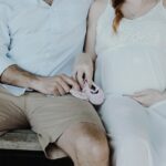 close-up photo of man and woman sitting on bench